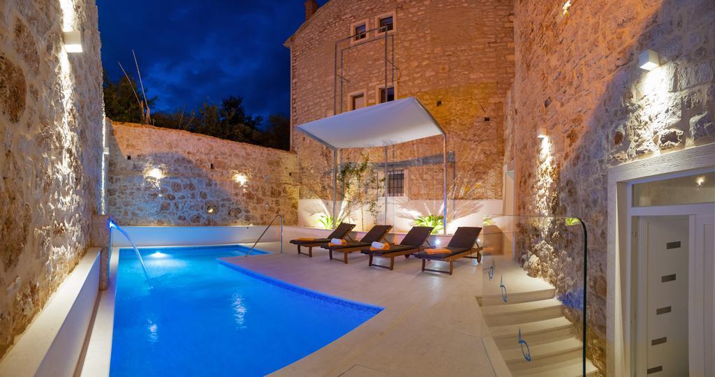 Villa Majestic With Heated Pool And Rooftop Terrace Bol Rum bild